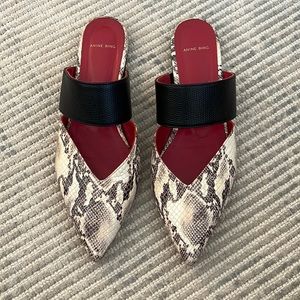 Anine Bing, Daphne Flat Python